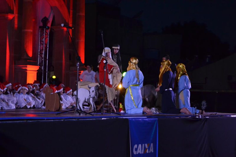 Verdadeiro espírito do Natal invade o palco do Centro Histórico